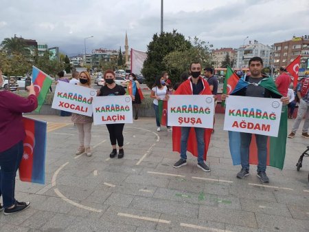 Antalyada Gəncə terroruna etiraz aksiyası keçirilib (FOTO)  