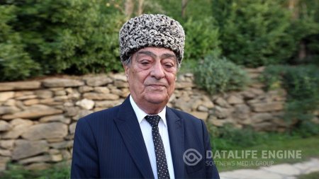 "Çimərliklər açılmalıdır, camaat dənizdə öpüşməyəcək ki..." - Rəşid Mahmudov