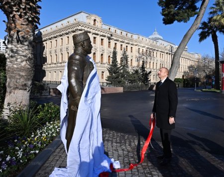 Hacı Zeynalabdin Tağıyevin Bakıda ucaldılan abidəsinin açılışı olub - FOTO - YENİLƏNİB