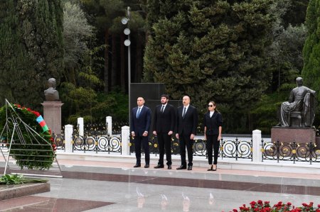 Prezident İlham Əliyev və birinci xanım ulu öndər Heydər Əliyevin məzarını ziyarət ediblər - YENİLƏNİB