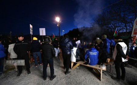 Havanın soyuq olmasına baxmayaraq, Xankəndi-Laçın yolunda aksiya davam edir