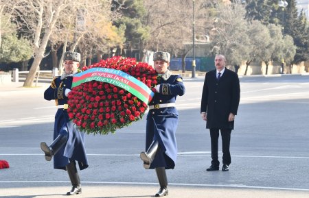 Prezident İlham Əliyev Xocalı soyqırımı abidəsini ziyarət edib - FOTO