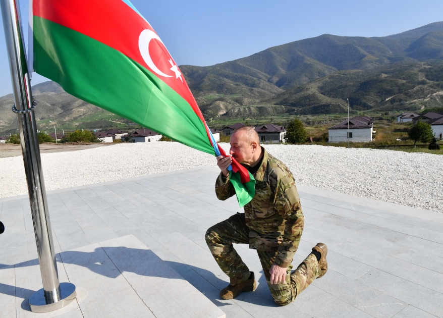 Zəfər seçkilərində qalib Liderə səs verəcəyik!”