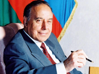 heydər əliyev siyasəti gələcəyin təminatidir --FUAD HACIYEV  AZƏRBAYCAN DÖVLƏT BƏDƏN TƏRBİYƏSİ VƏ İDMAN AKADRMİYASINİN DƏYƏRIİİ REKTORU VƏ  İDMAN SAHƏSİNDƏKİ LİDER FƏALIYYƏTLƏRİ